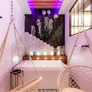 https://sweet-leone-jacuzzi-place-terreaux.hotels-rhonealpes.com