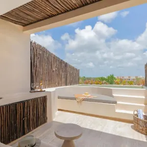 https://modern-2-bd-condo-private-rooftop-jacuzzi.quintano-roohotels.com